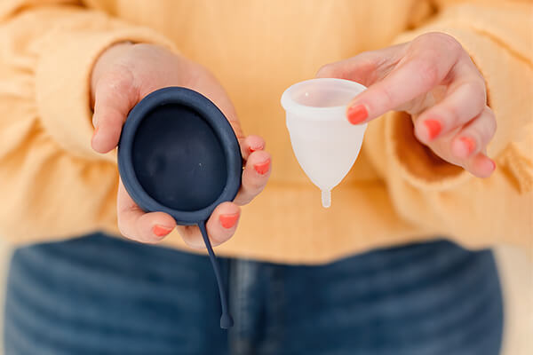 A Comprehensive Guide About Reusable Menstrual Cups vs. Discs